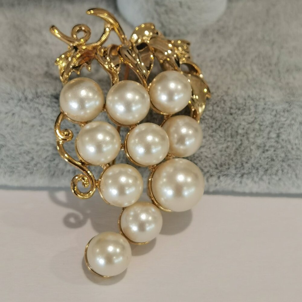 Grapes Brooch
